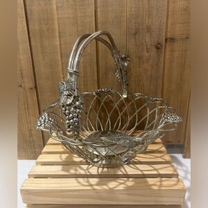 Vintage Godinger Silver Art Co. Silverplated Grape & Leaf Basket Post 1940 - 12”